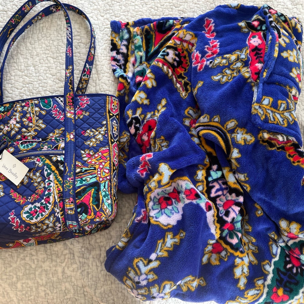VERA BRADLEY Tote and Travel Blanket